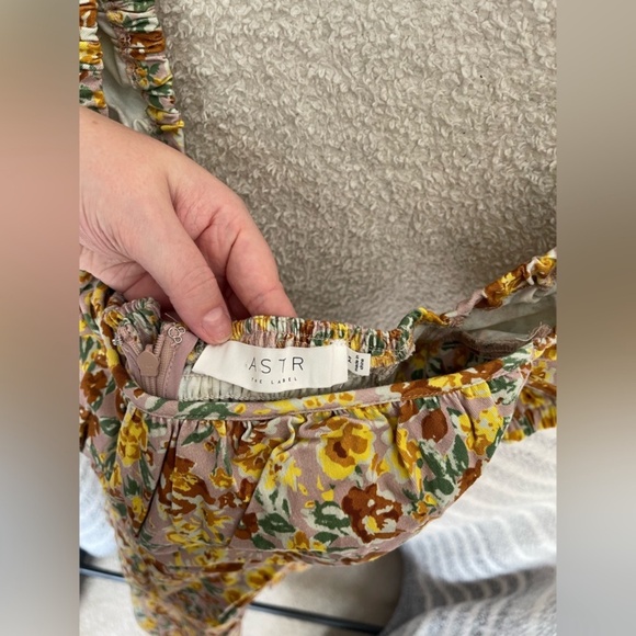 ASTR the label off shoulder floral dress - M - Picture 4 of 4